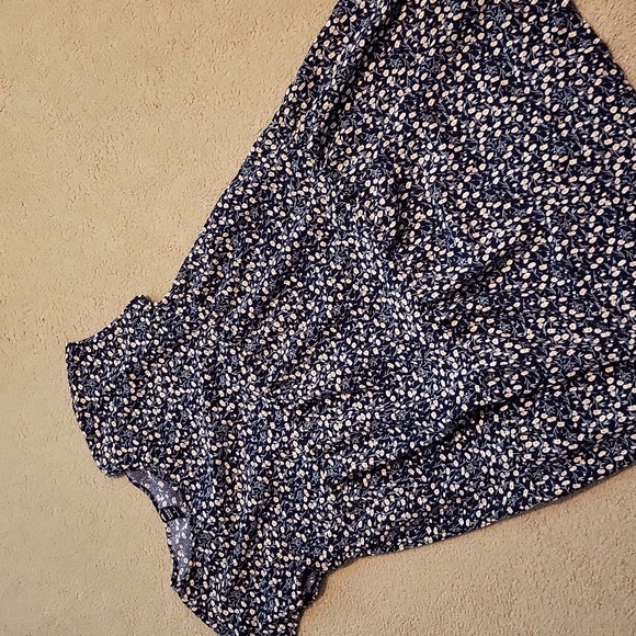 Color - Picture 2 of 3